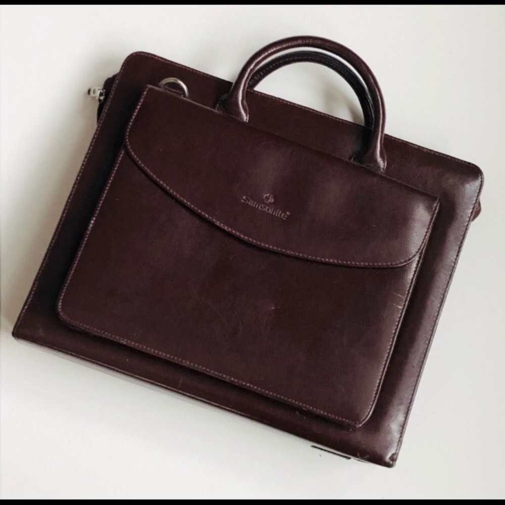 Samsonite Suitcase w Carrying Strap